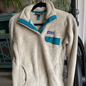 Patagonia women’s M cozy quarter button sweater